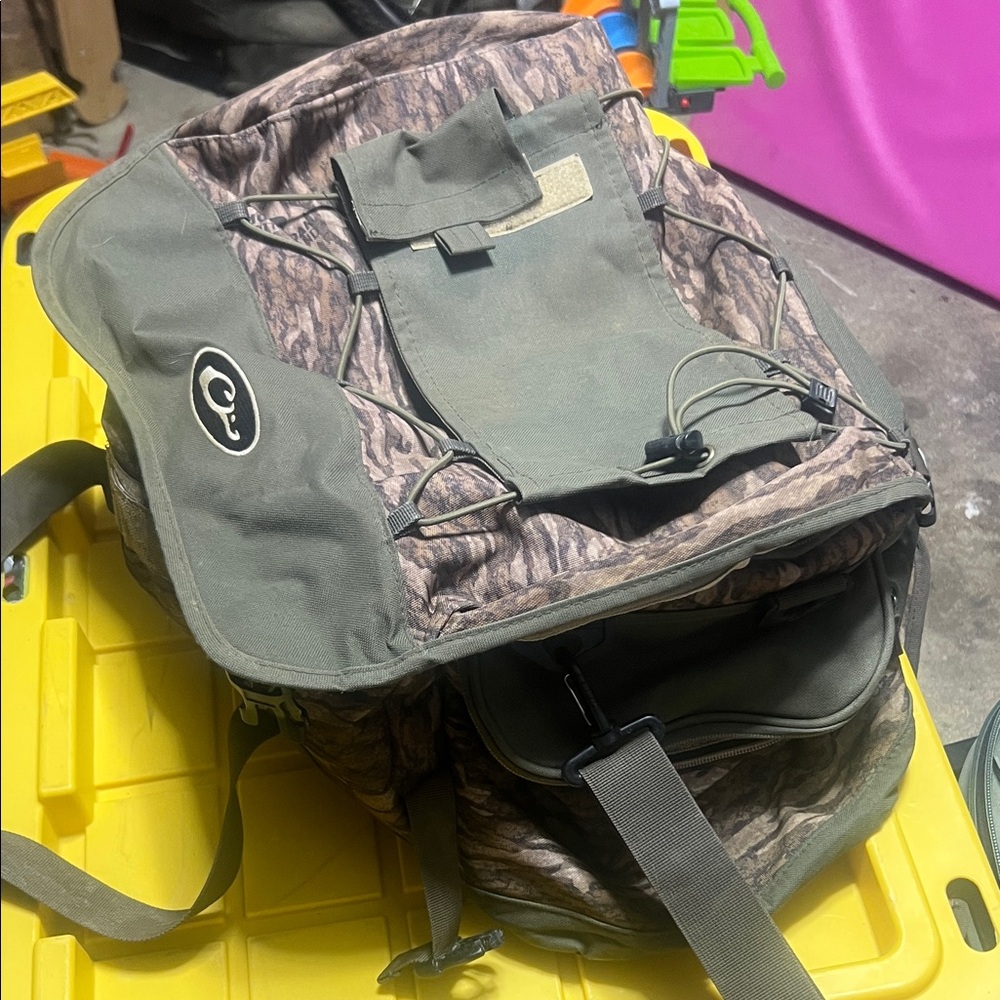 Drake day bag used 2 seasons mossyoak bottomland